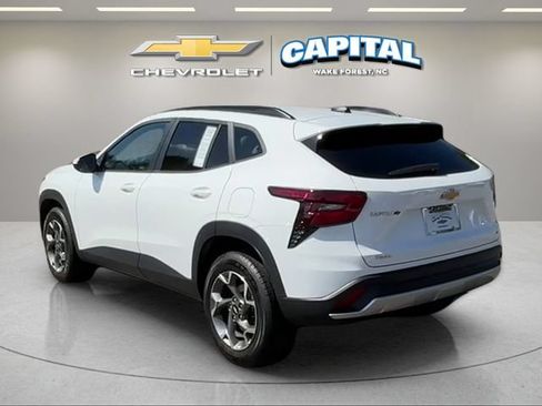 Used 2025 Chevrolet Trax LT FWD image 5