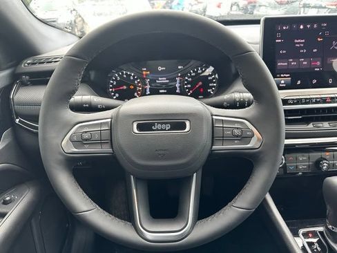 Used 2026 Jeep Compass Latitude AWD/4WD image 18