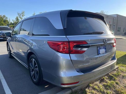 Used 2023 Honda Odyssey Touring image 3