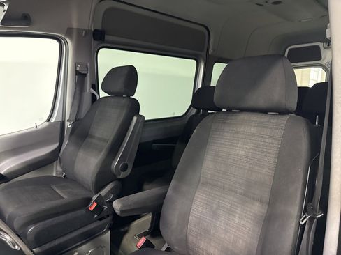 Used 2015 Mercedes-Benz Sprinter 2500 image 23