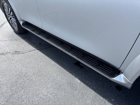 Used 2024 Nissan Armada SL w/ Captain's Chairs Package AWD/4WD image 10