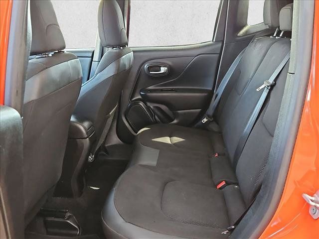 Used 2020 Jeep Renegade Altitude FWD image 15