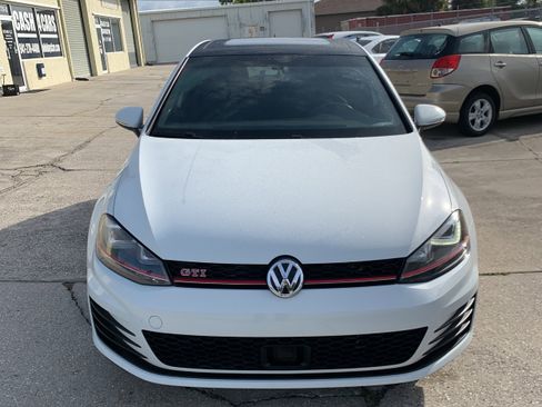 Used 2017 Volkswagen GTI SE image 2