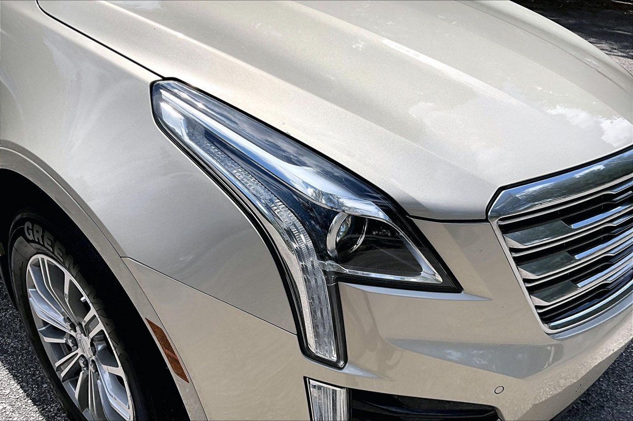 Used 2017 Cadillac XT5 Luxury w/ Driver Awareness Package FWD image 32