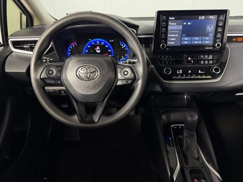 Used 2022 Toyota Corolla LE image 11