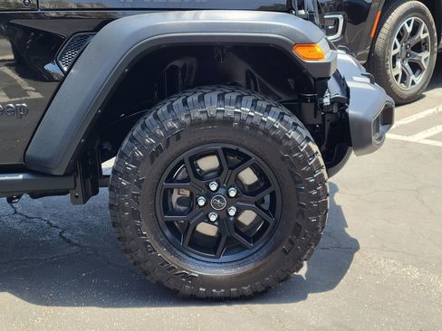 Used 2025 Jeep Wrangler Unlimited Sport AWD/4WD image 28