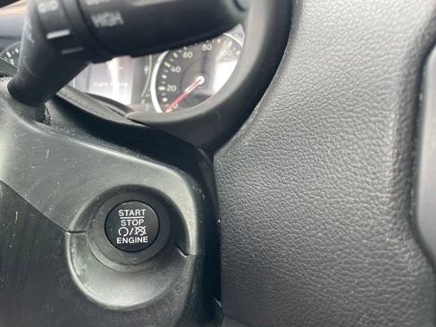Used 2016 Jeep Renegade 75th Anniversary FWD image 28