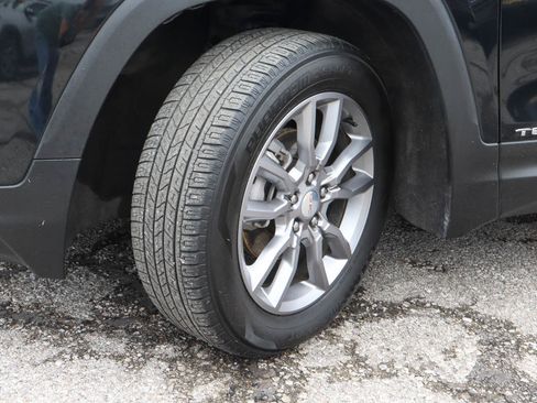 Used 2024 GMC Terrain SLT AWD/4WD image 18