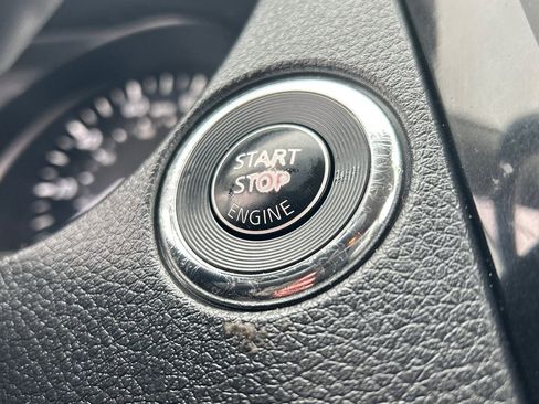 Used 2019 Nissan Rogue SV w/ Premium Package image 29