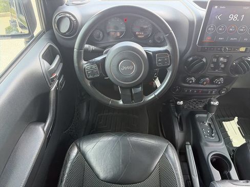 Used 2016 Jeep Wrangler Unlimited Sahara AWD/4WD image 10