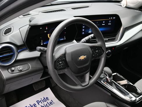 Used 2024 Chevrolet Trax LT FWD image 15