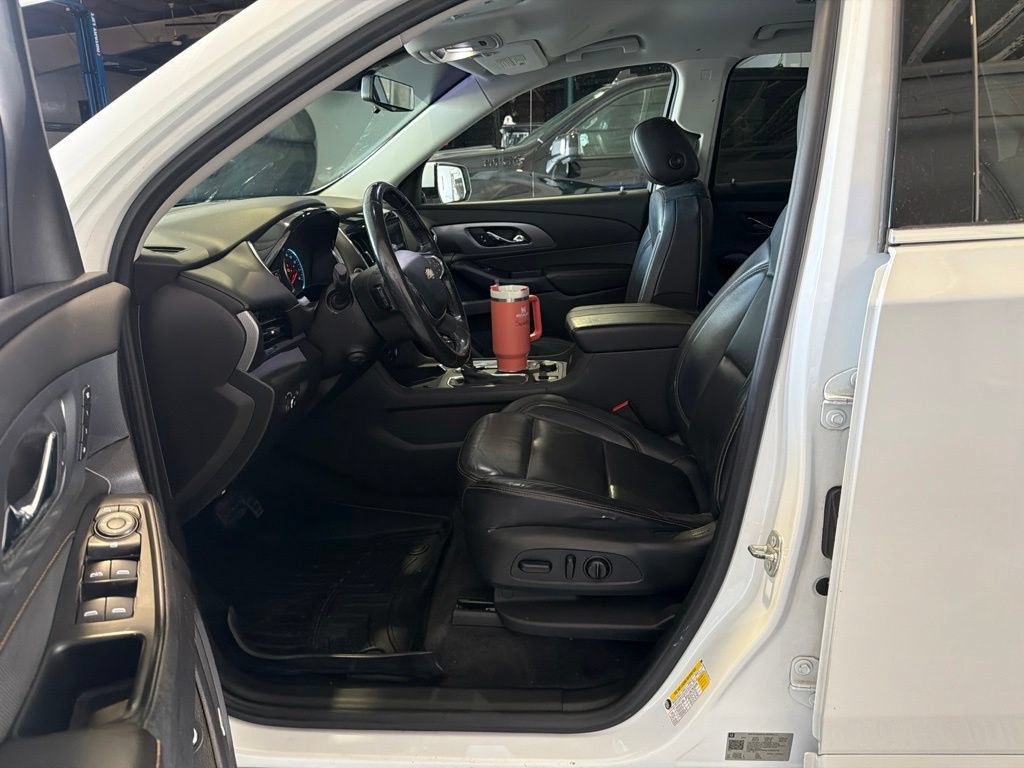 Used 2018 Chevrolet Traverse Premier w/ Driver Confidence II Package FWD image 6