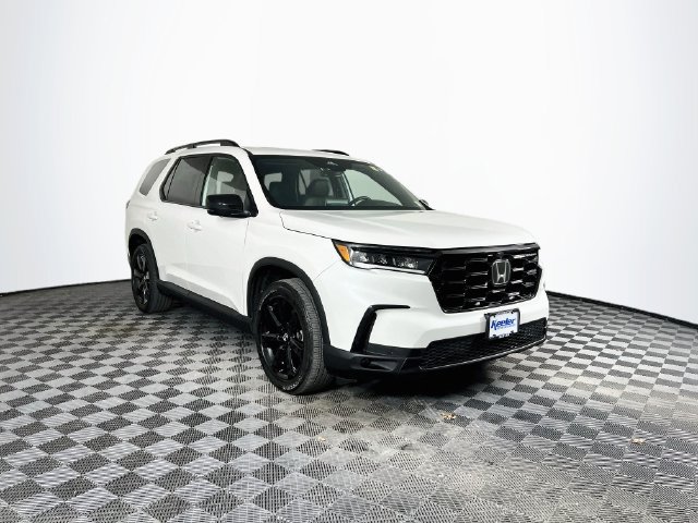 Used 2025 Honda Pilot Black Edition image 9