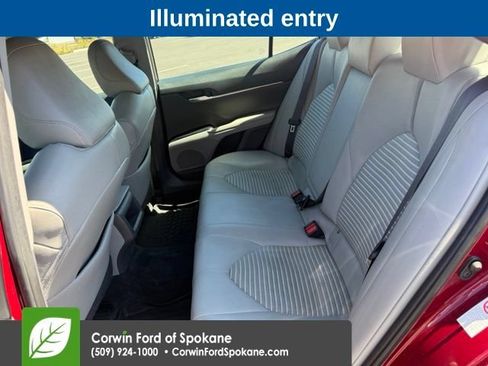 Used 2018 Toyota Camry SE w/ Moonroof Package FWD image 11