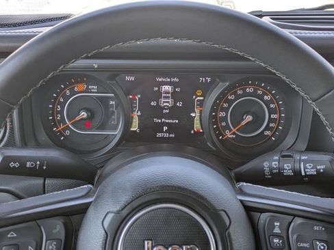 Used 2025 Jeep Wrangler Unlimited Rubicon AWD/4WD image 17