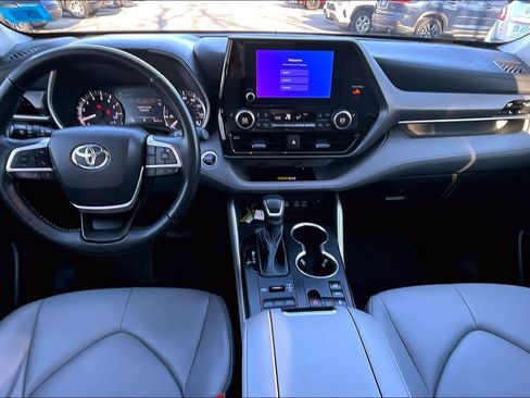 Used 2023 Toyota Highlander XLE image 15