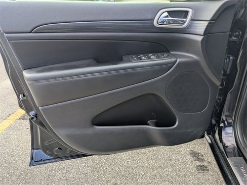 Used 2020 Jeep Grand Cherokee Altitude image 9
