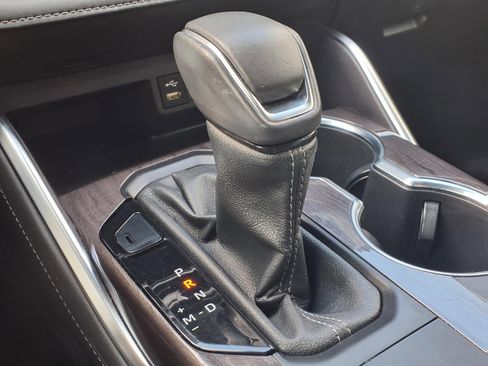 Used 2022 Toyota Highlander Limited image 11