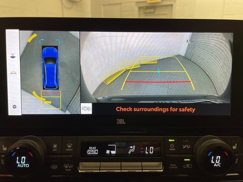 Used 2024 Toyota Grand Highlander AWD Hybrid image 17