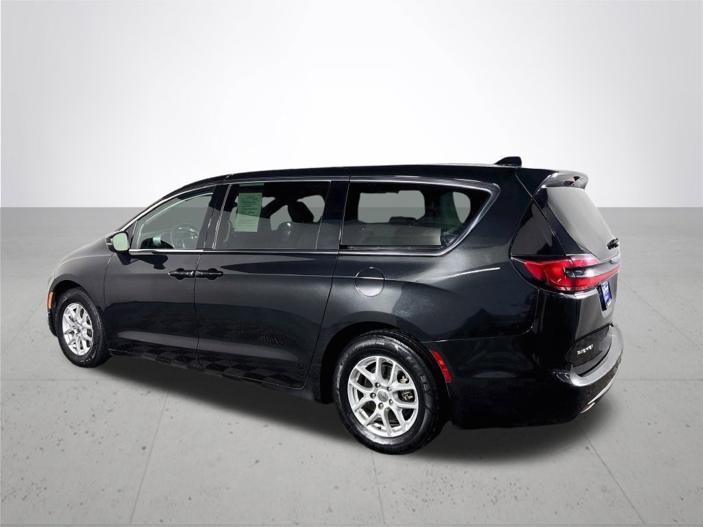 Used 2023 Chrysler Pacifica Touring-L FWD image 8