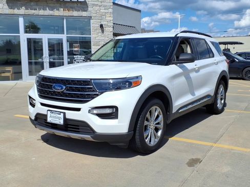 Used 2020 Ford Explorer XLT w/ Equipment Group 202A AWD/4WD image 2