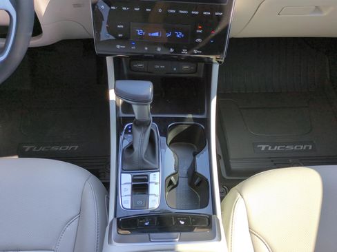 Certified 2024 Hyundai Tucson SEL w/ Convenience Package FWD image 18