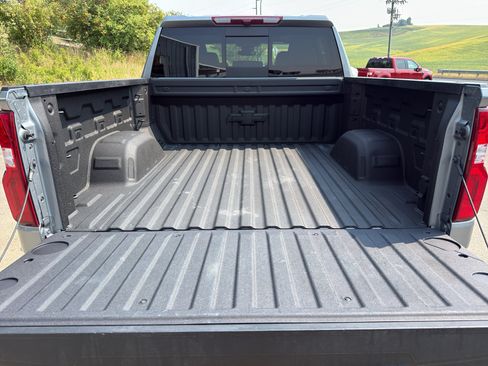 Used 2025 Chevrolet Silverado 1500 RST AWD/4WD image 9