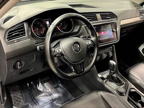 Used 2018 Volkswagen Tiguan SE AWD/4WD image 17