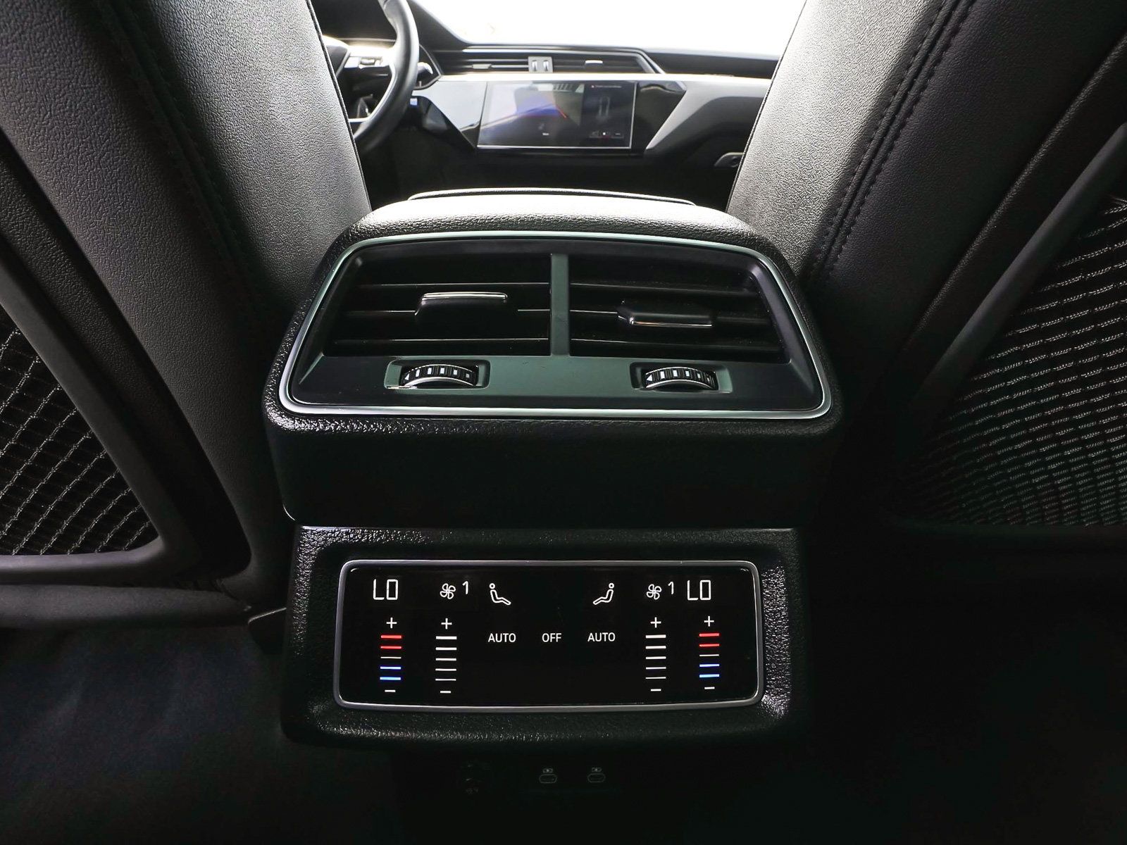 Used 2024 Audi Q8 e-tron Premium AWD/4WD image 34