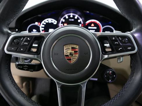 Certified 2022 Porsche Cayenne Platinum Edition image 11