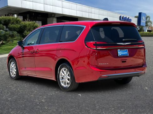 Used 2025 Chrysler Pacifica Select FWD image 7