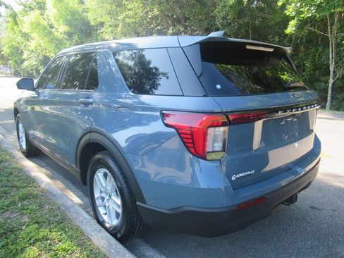 Used 2026 Ford Explorer Active RWD image 3