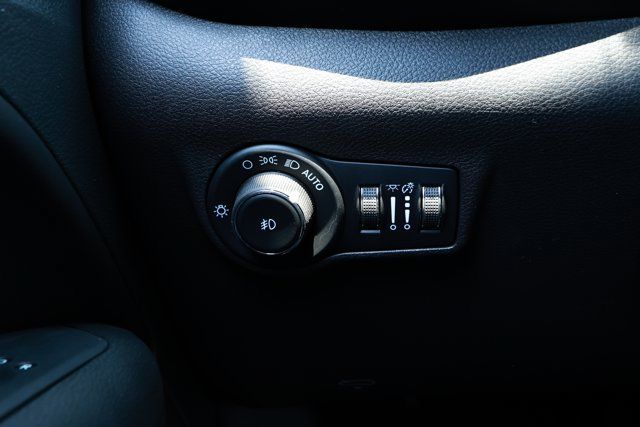 New 2026 Jeep Compass Latitude AWD/4WD image 15