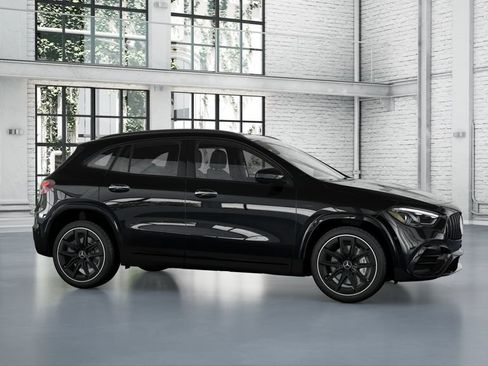 New 2026 Mercedes-Benz GLA 35 AMG 4MATIC image 9