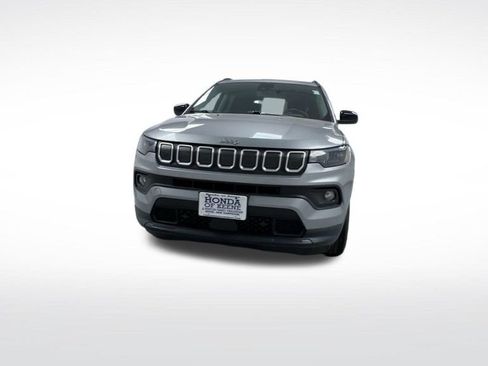 Used 2022 Jeep Compass Latitude w/ Convenience Group AWD/4WD image 3