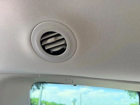 Used 2023 Chrysler Pacifica Touring-L FWD image 31