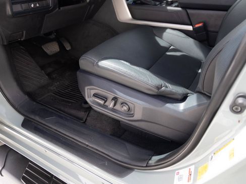 Used 2025 Toyota Tundra Limited AWD/4WD image 16