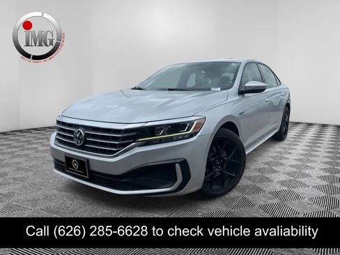 Used 2021 Volkswagen Passat 2.0T R-Line image 1