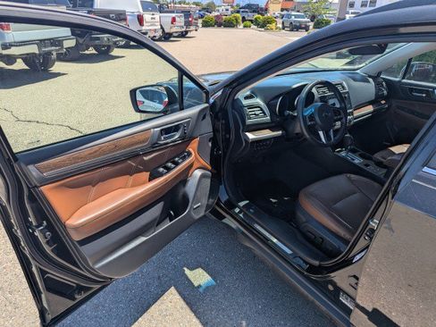 Used 2017 Subaru Outback 2.5i Touring AWD/4WD image 8