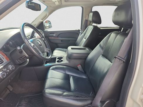 Used 2011 GMC Yukon SLT w/ SLT-2 Equipment Package AWD/4WD image 9