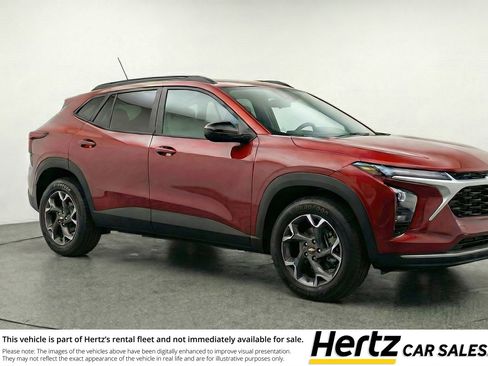 Used 2025 Chevrolet Trax LT image 1