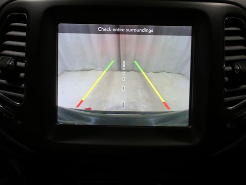 Used 2017 Jeep Compass Trailhawk w/ Leather Interior Group AWD/4WD image 26