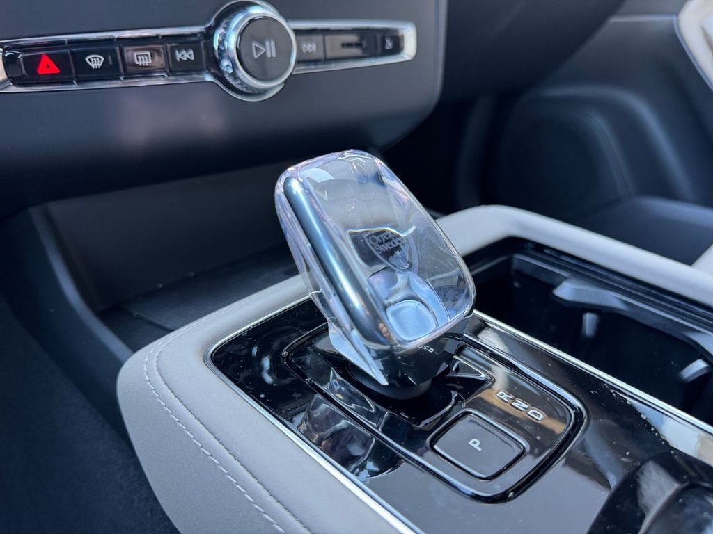 New 2026 Volvo XC90 T8 Plus w/ Protection Package Premier AWD/4WD image 17