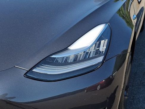 Used 2018 Tesla Model 3 Long Range RWD image 11