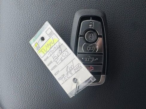 New 2026 Ford F250 Lariat w/ Lariat Premium Package image 30