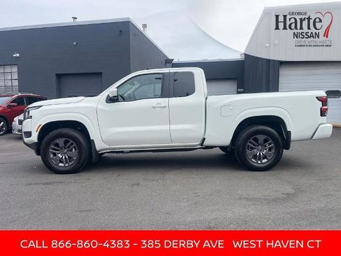 Certified 2025 Nissan Frontier SV image 2