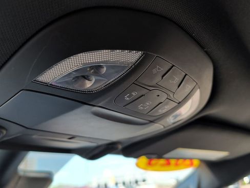 Used 2025 Chrysler Pacifica Limited FWD image 29