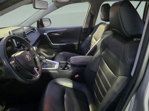 Used 2019 Toyota RAV4 Limited image 9