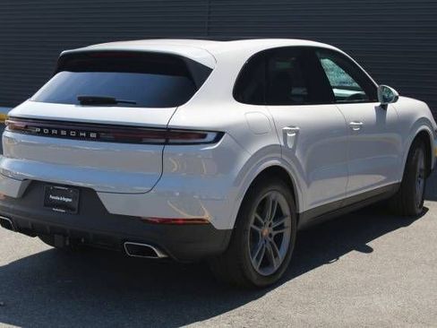 Certified 2025 Porsche Cayenne Base image 7