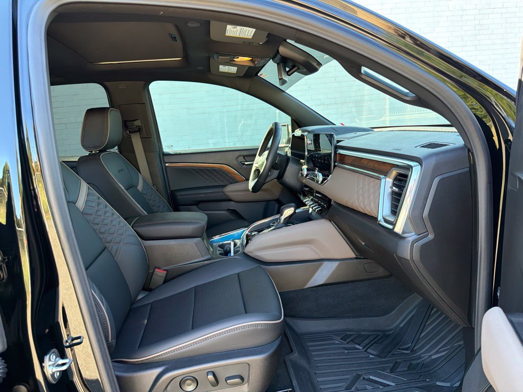 Used 2025 GMC Canyon Denali w/ LPO, Denali Black Edition AWD/4WD image 12